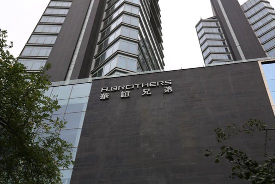 “华谊千金”低调被求婚背后，王家股权暗战已箭在弦上！